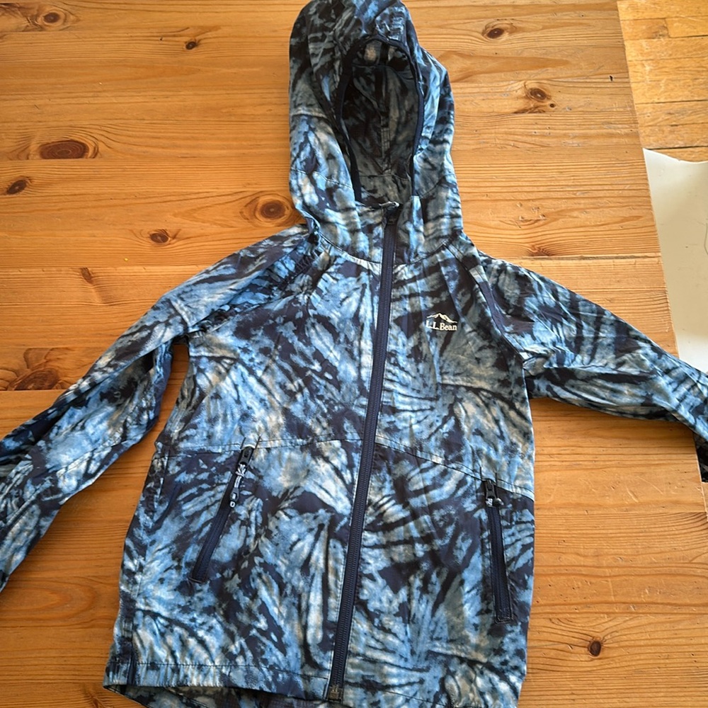 LLBean boys raincoat size M 5-6